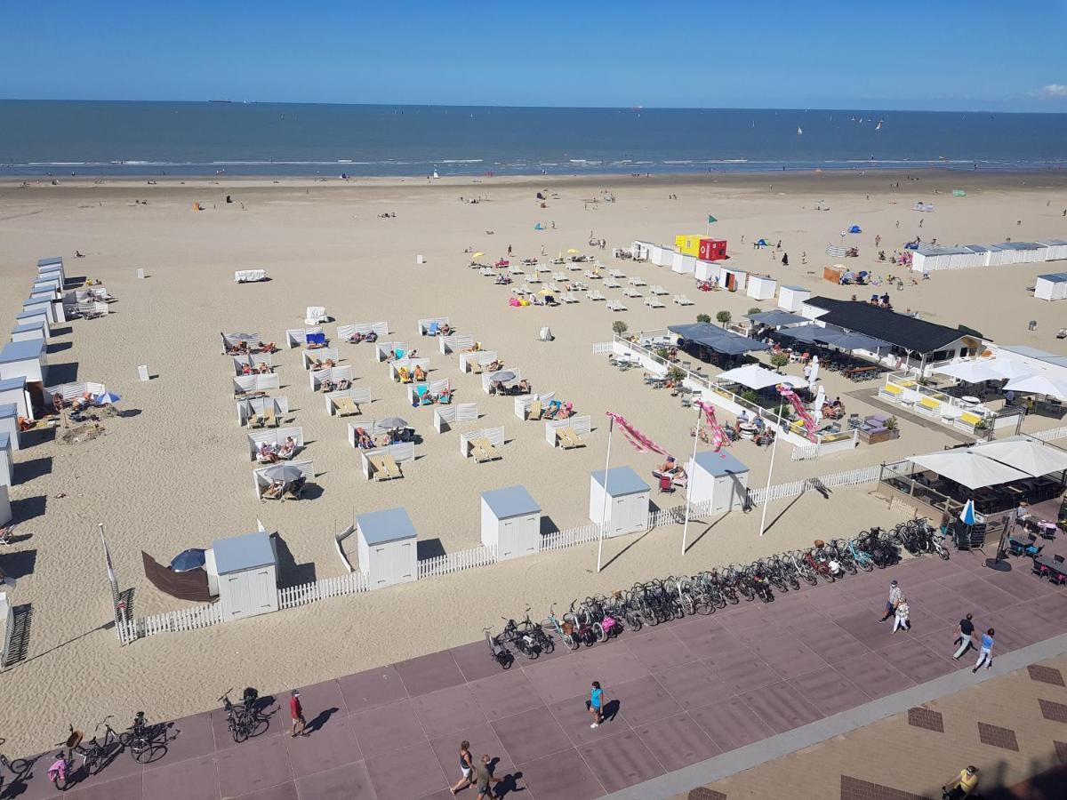 Modern Appartement Met Frontaal Zeezicht En Prive Parking Knokke-Heist Exterior foto